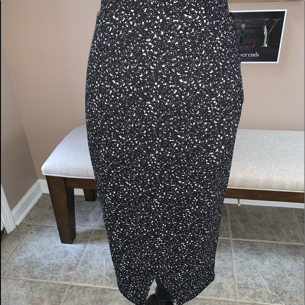 One 5 One Women's  Skirt size S Black/white